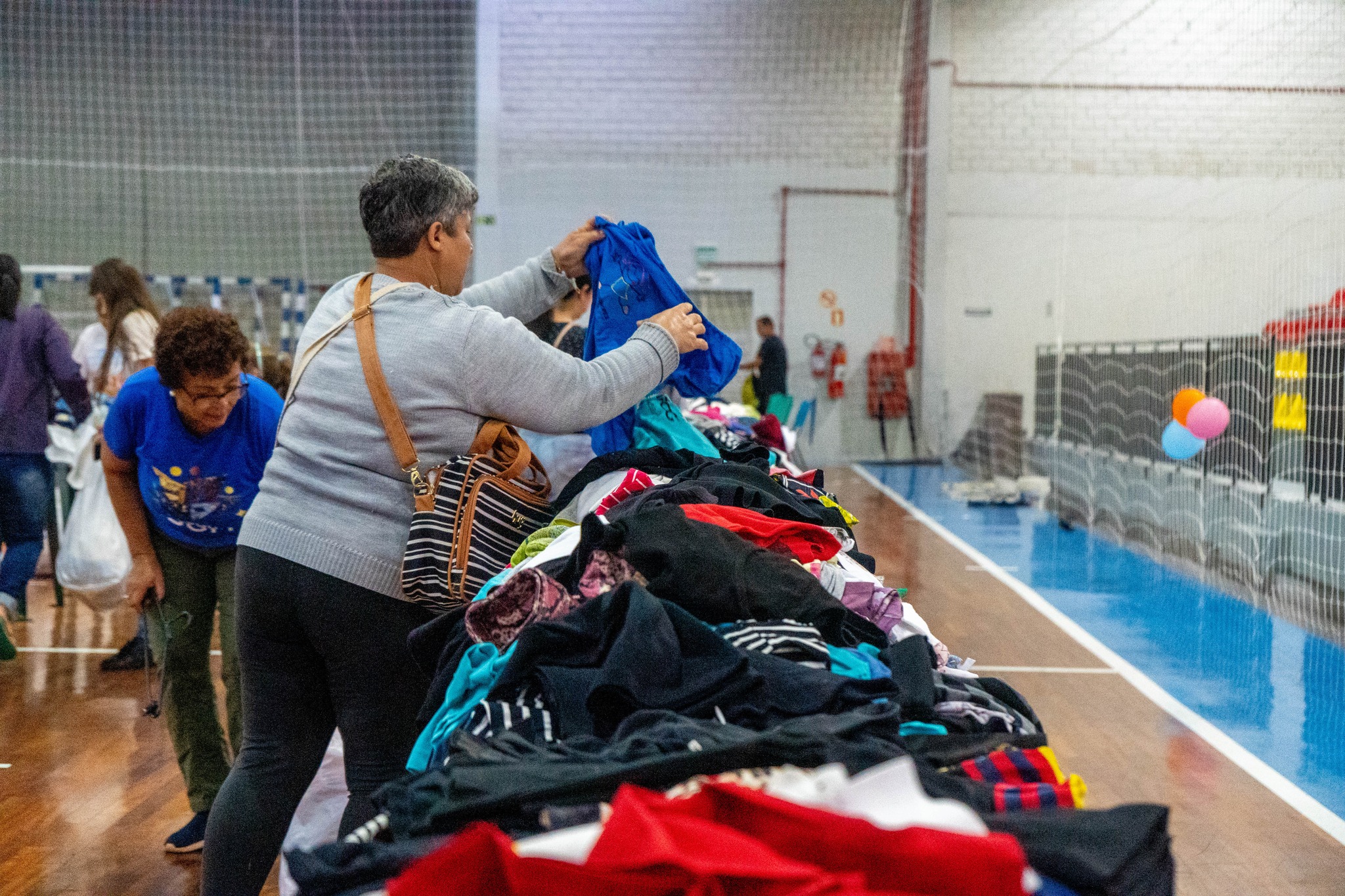 Campo Bom Solidário tem 10 mil peças de roupas para doação neste domingo (24)