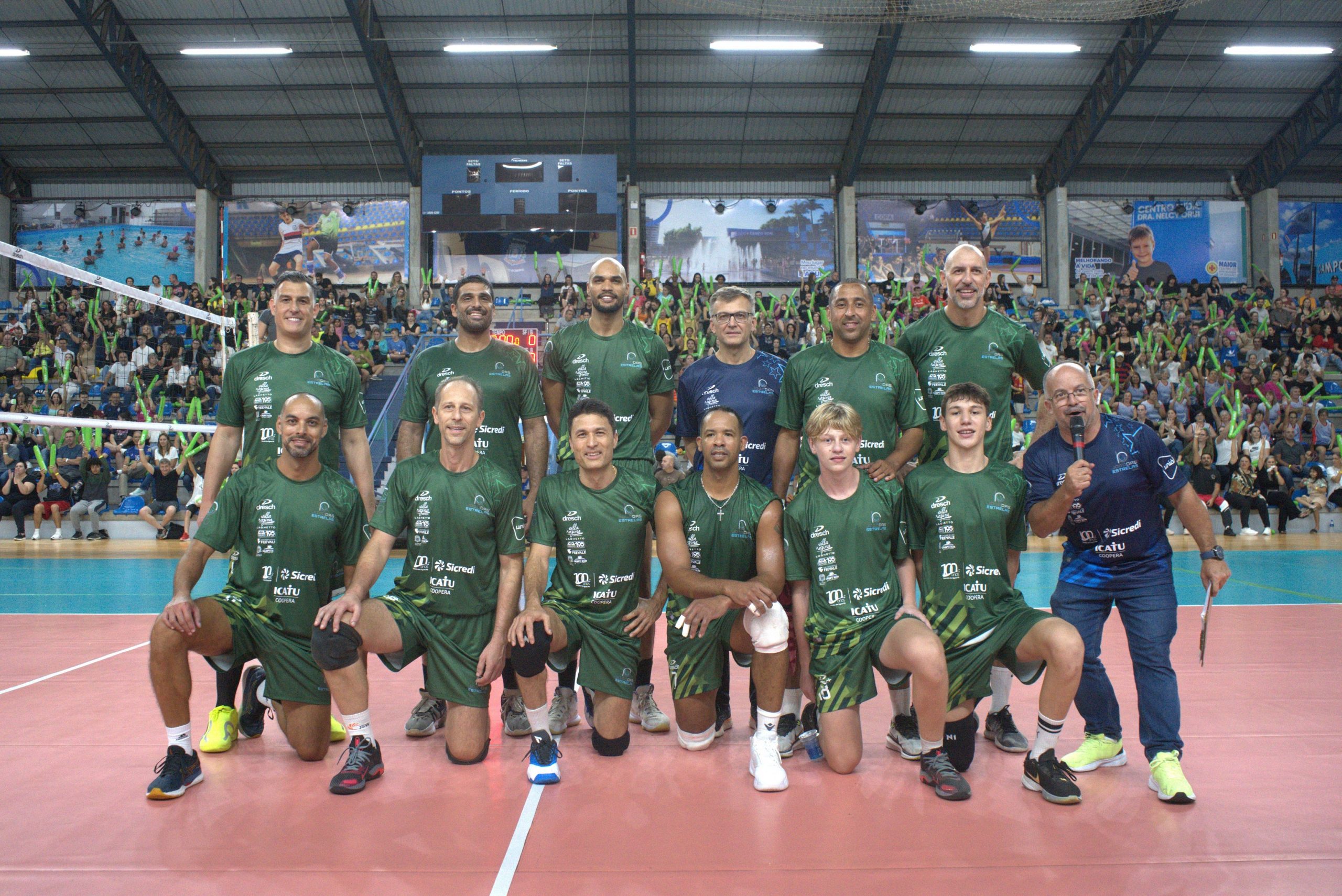 Campeões olímpicos do vôlei jogaram no Ginásio do CEI