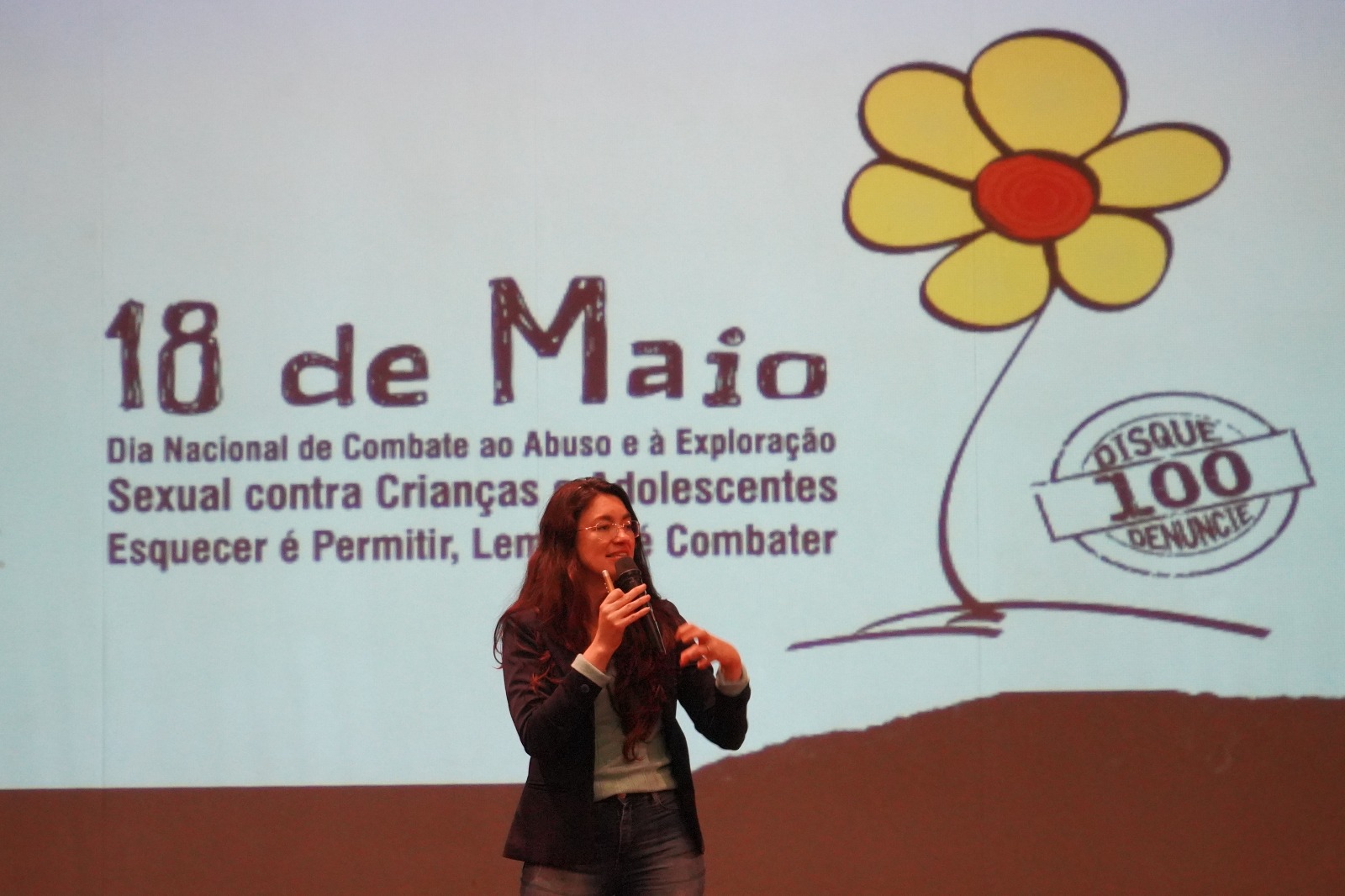 Palestra conscientiza estudantes sobre cuidados nas redes sociais e combate ao abuso sexual