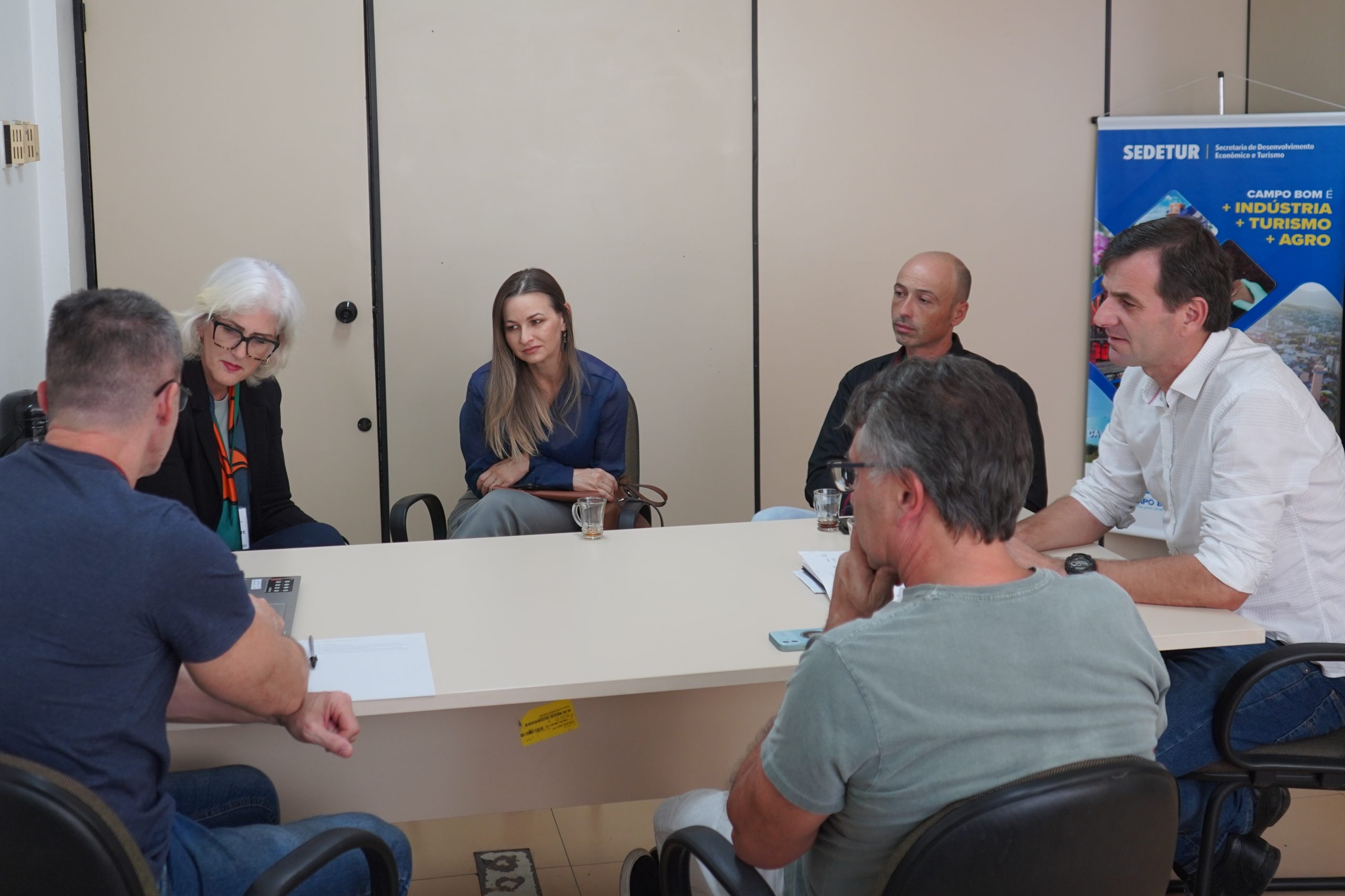 Prefeitura e sindicatos debatem sobre qualificação profissional para o setor calçadista