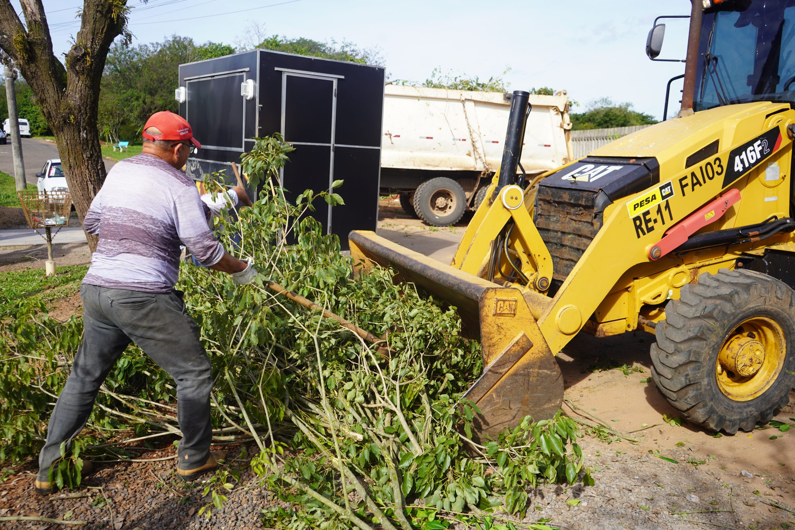 Prefeitura inicia coleta de podas e avisa que não recolherá fora do período determinado