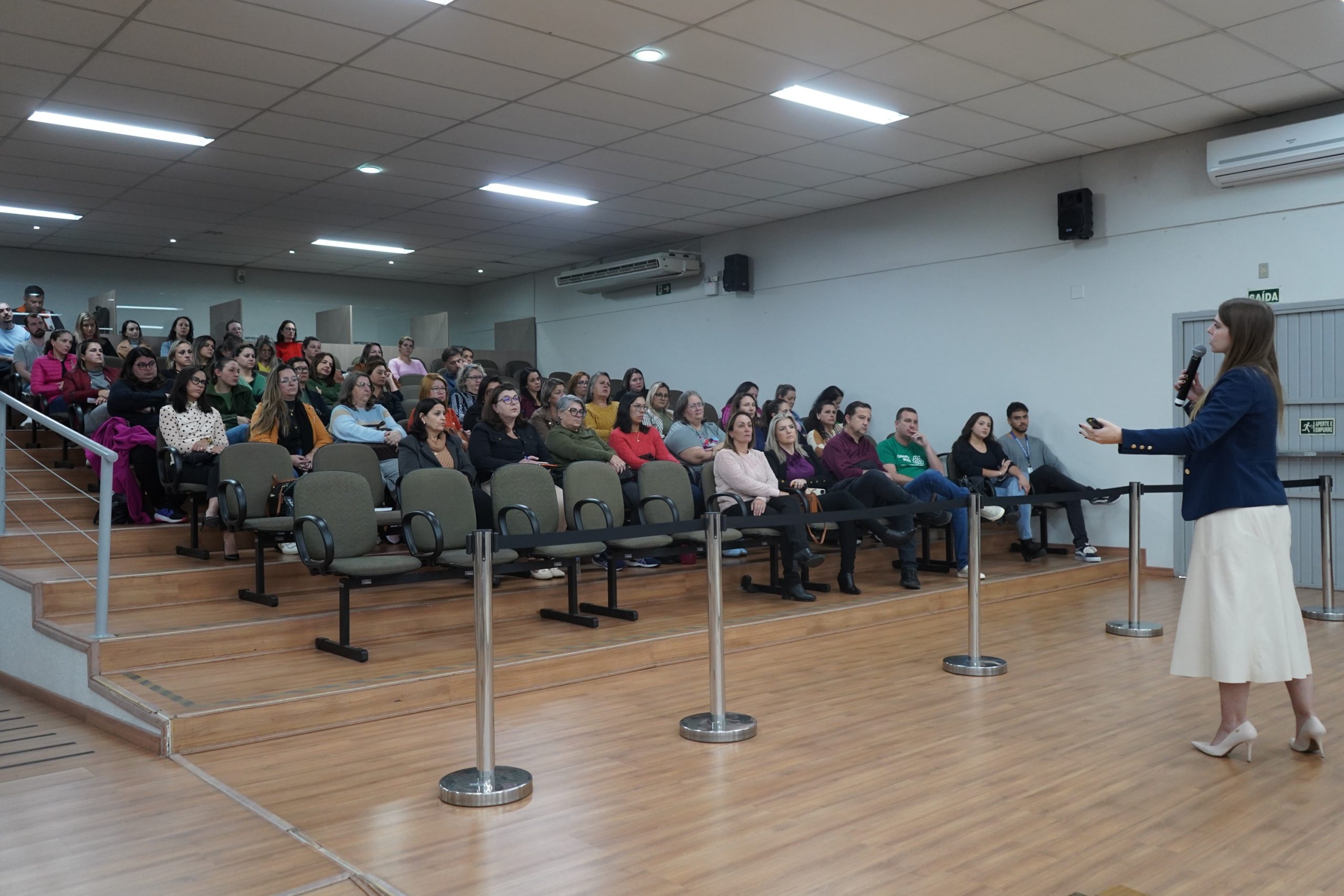 Violência extrema foi tema de palestra para educadores e outras lideranças