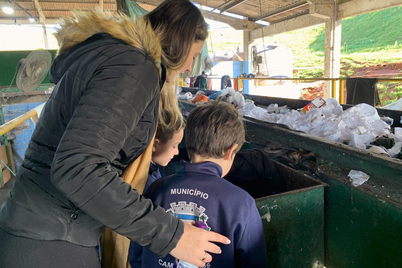 Alunos visitam Usina de Reciclagem e aprendem a separar o lixo