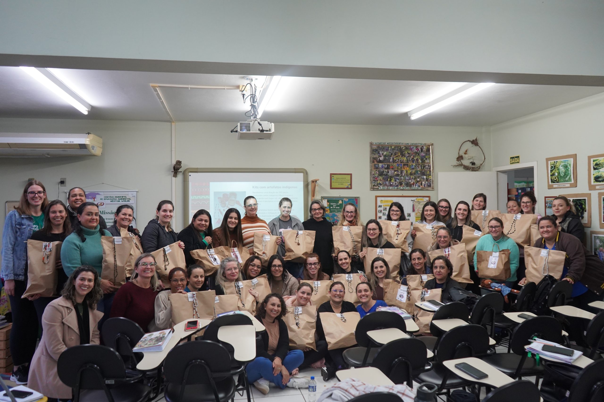Formação sobre diversidade e entrega de kits indígenas fortalecem ações na educação de Campo Bom