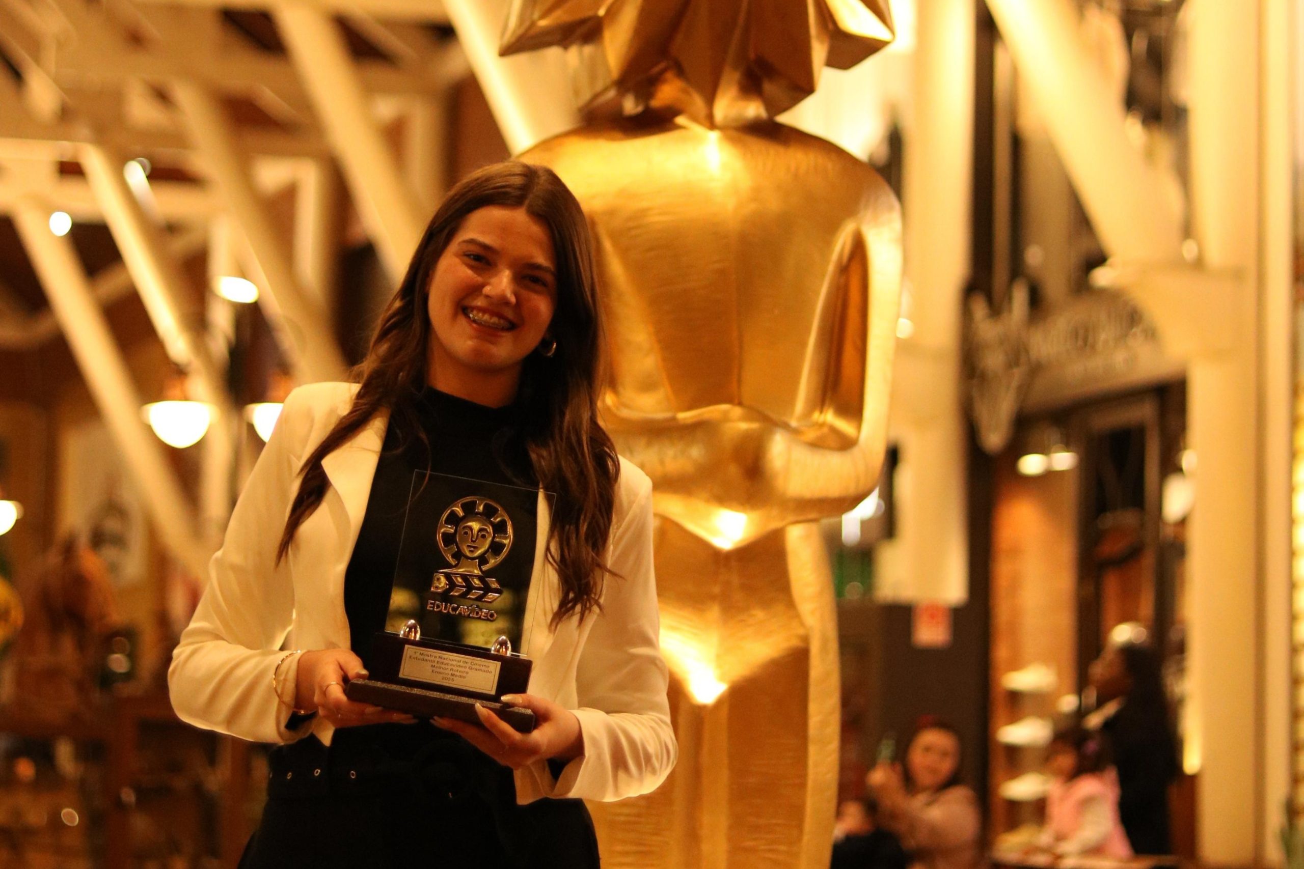 Campo-bonense Maria Eduarda vence prêmio de Melhor Roteiro no Festival de Cinema de Gramado