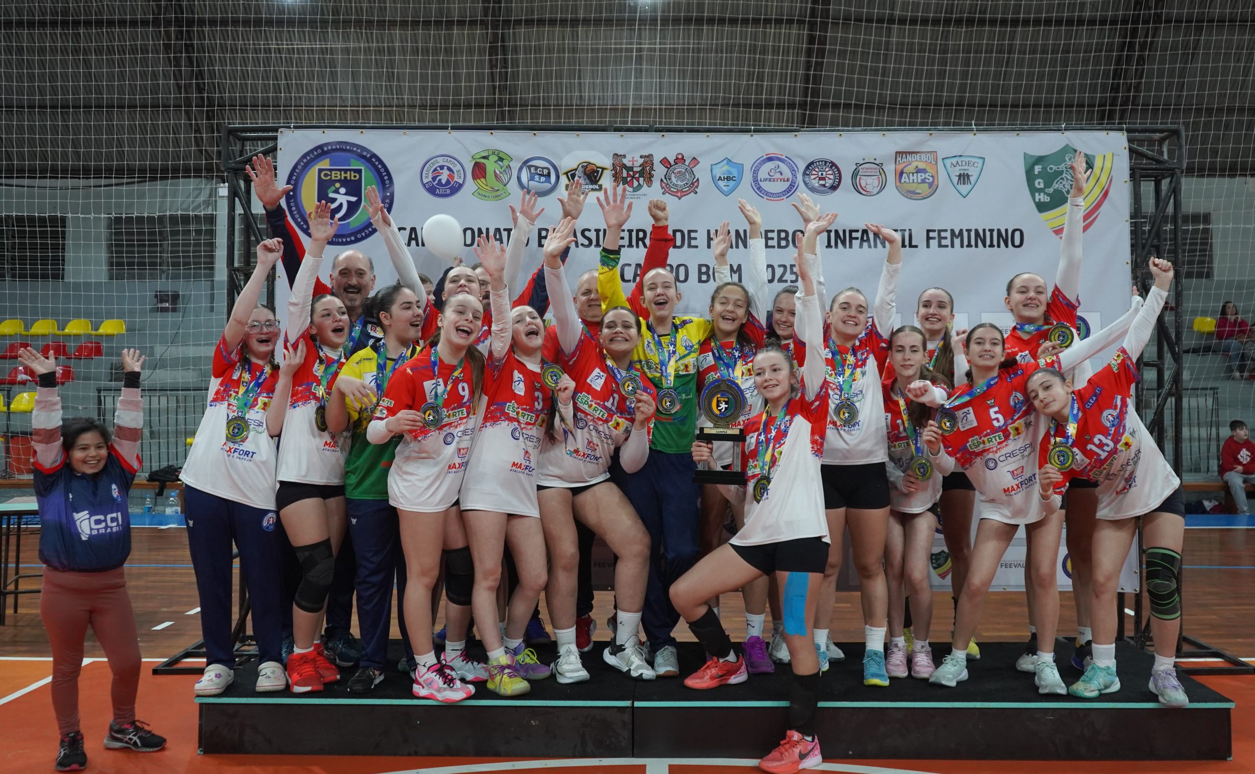 Campeãs do Brasileiro de Handebol Infantil vão desfilar em caminhão dos Bombeiros no sábado