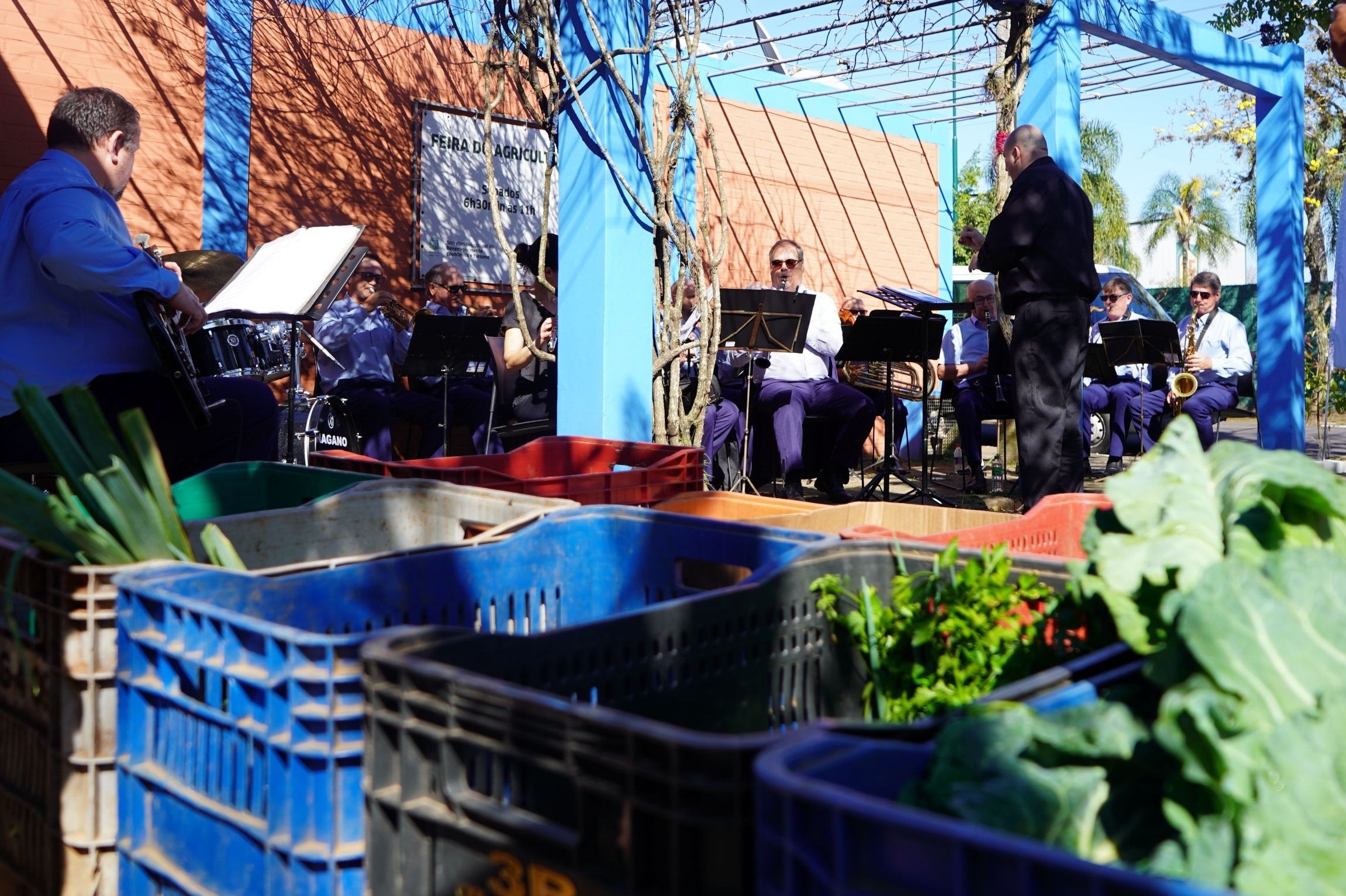 Feira do Agricultor recebe apresentação da Banda Municipal