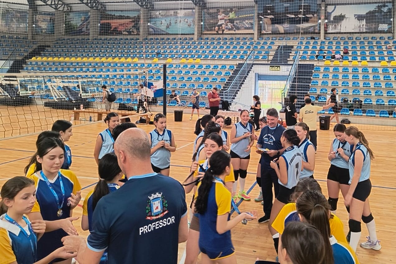 Programa Acolher realiza encontro com mais de 100 alunos do Brasil e do Uruguai
