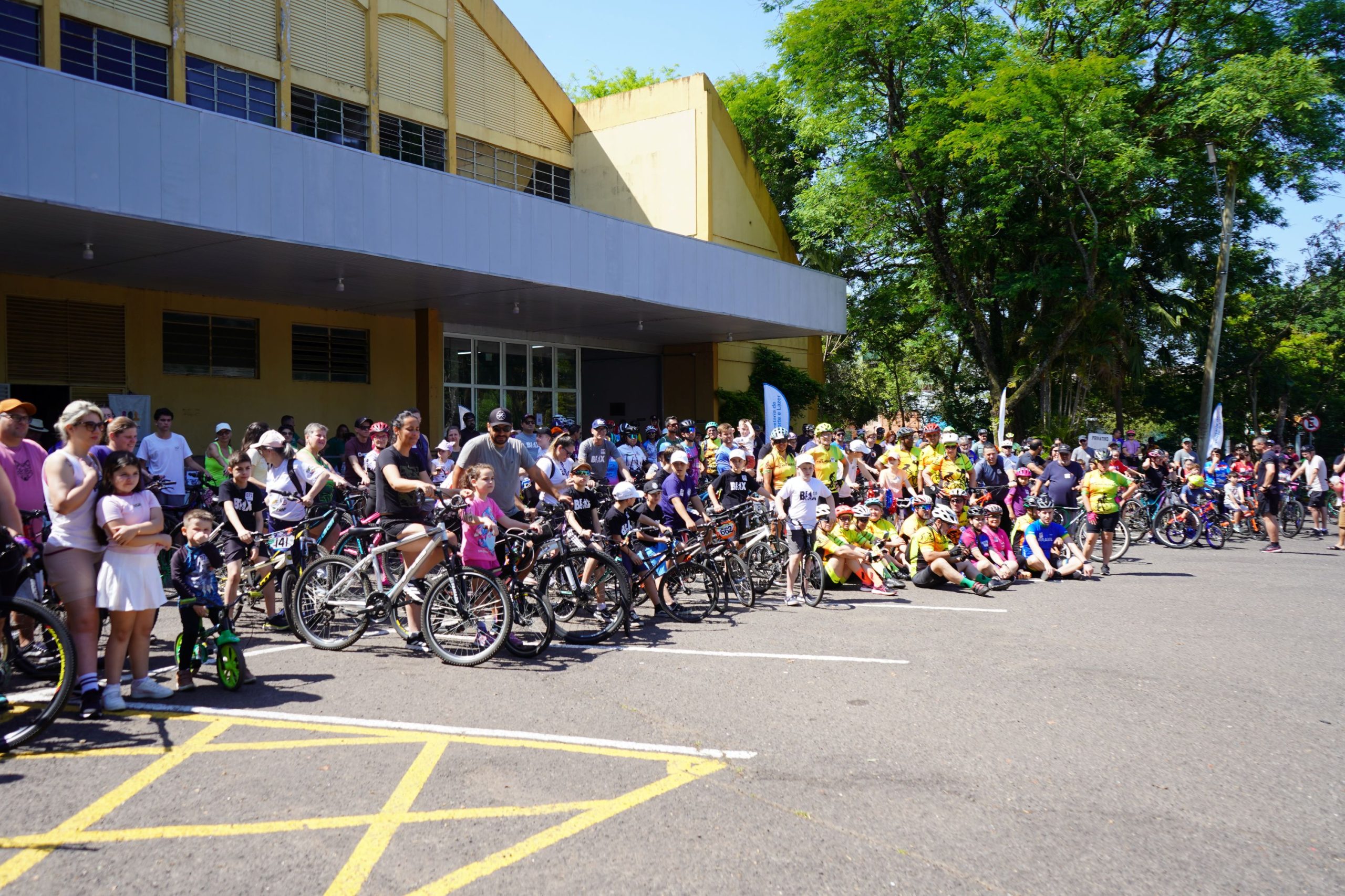 Cerca de 250 pessoas participaram do Passeio Ciclístico em Campo Bom