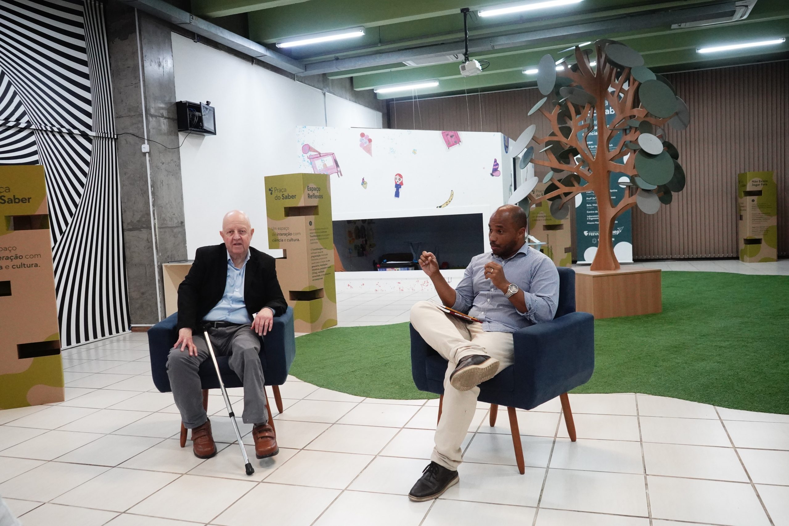 Biblioteca Municipal recebe bate-papo sobre Consciência Negra, pertencimento e identidade racial