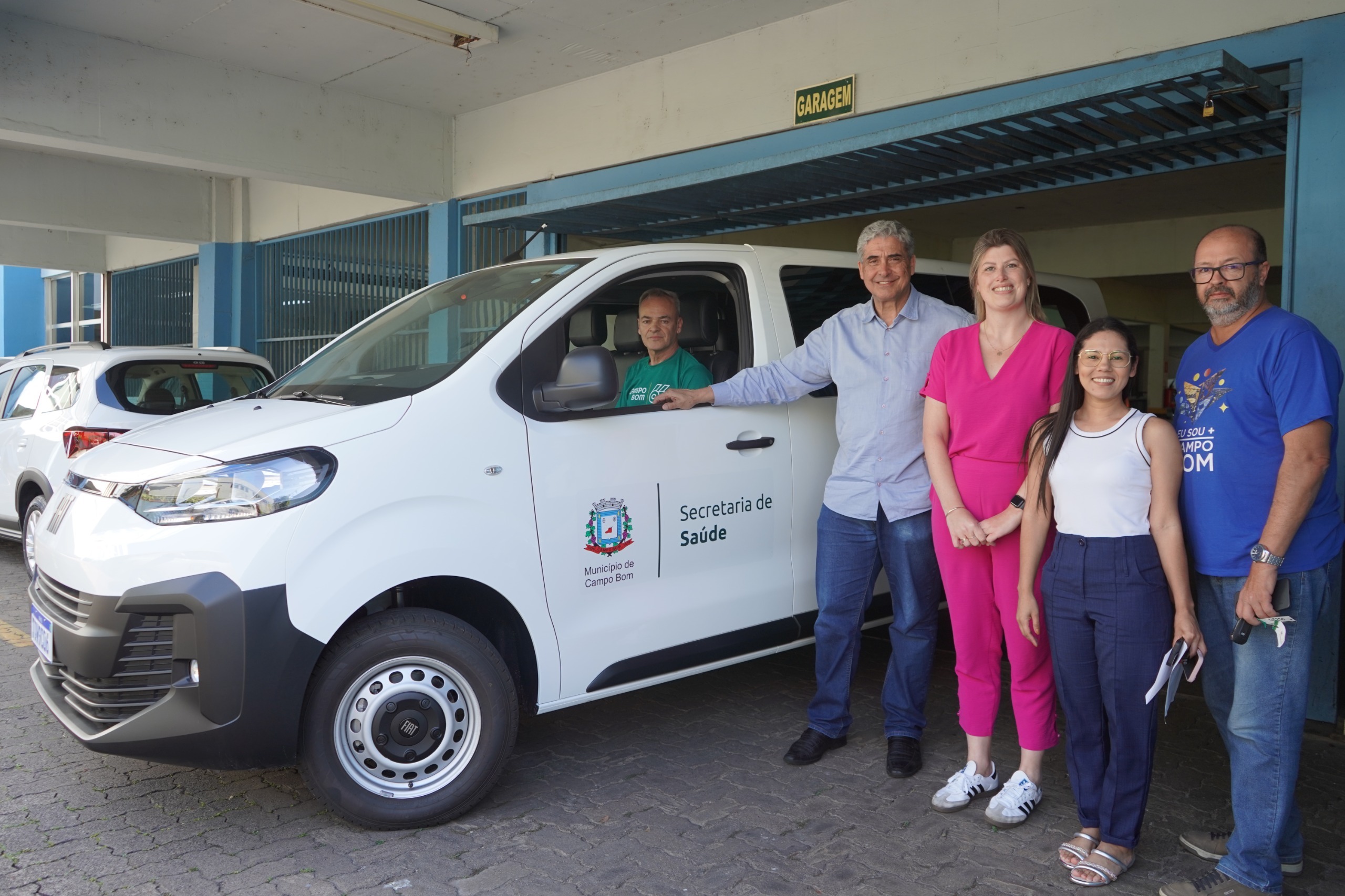 Campo Bom amplia frota da Saúde com nova van para atendimentos domiciliares e transporte de pacientes