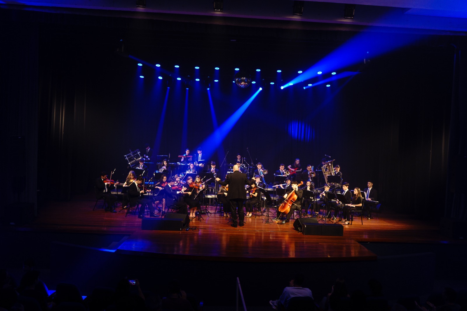 Orquestra Jovem de Campo Bom encanta o público em concerto solidário no Teatro do CEI