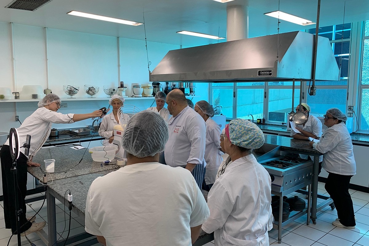 Servidores municipais de Campo Bom têm curso de padaria na Feevale