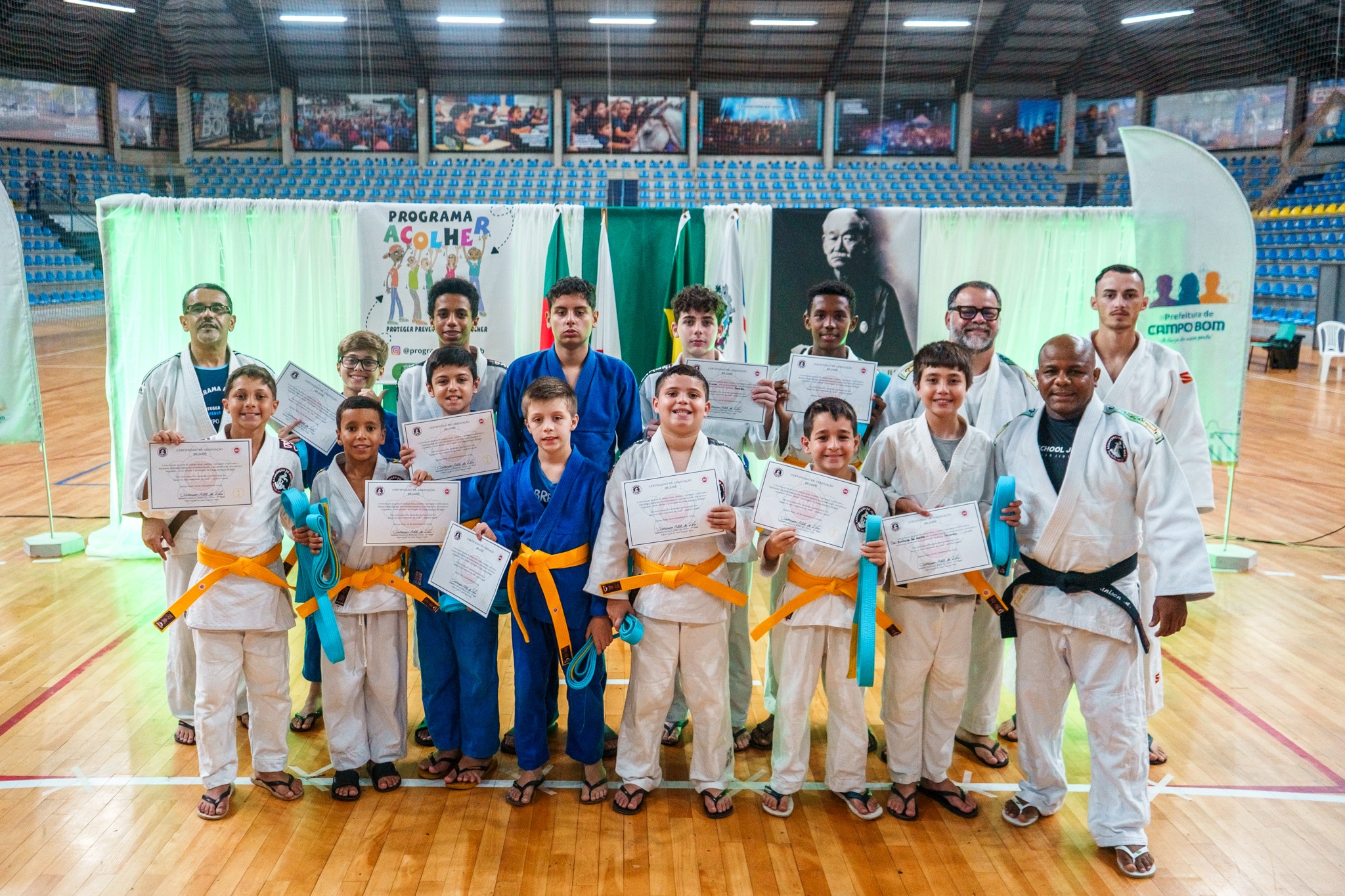 Noite de Conquistas: Troca de Faixa reúne mais de 130 judocas do Programa Acolher