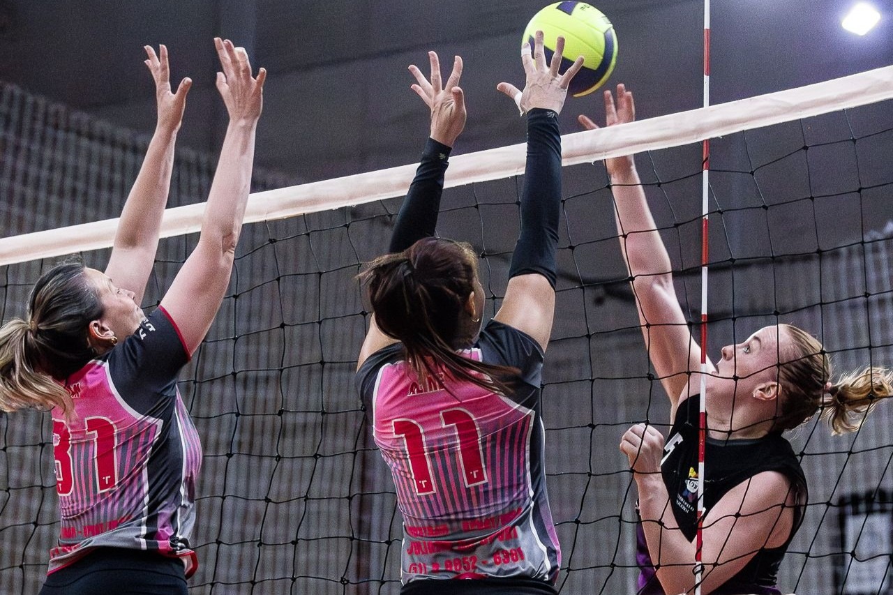 Aberto de Vôlei define classificação da primeira fase feminina nesta segunda-feira