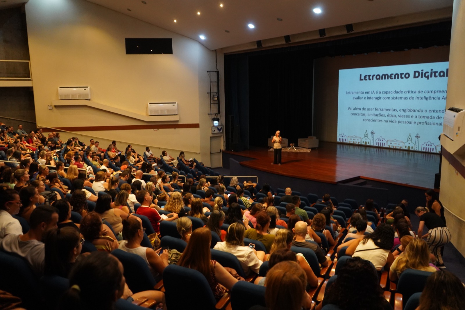 Professores da Rede Municipal participam de palestra sobre Inteligência Artificial na Educação