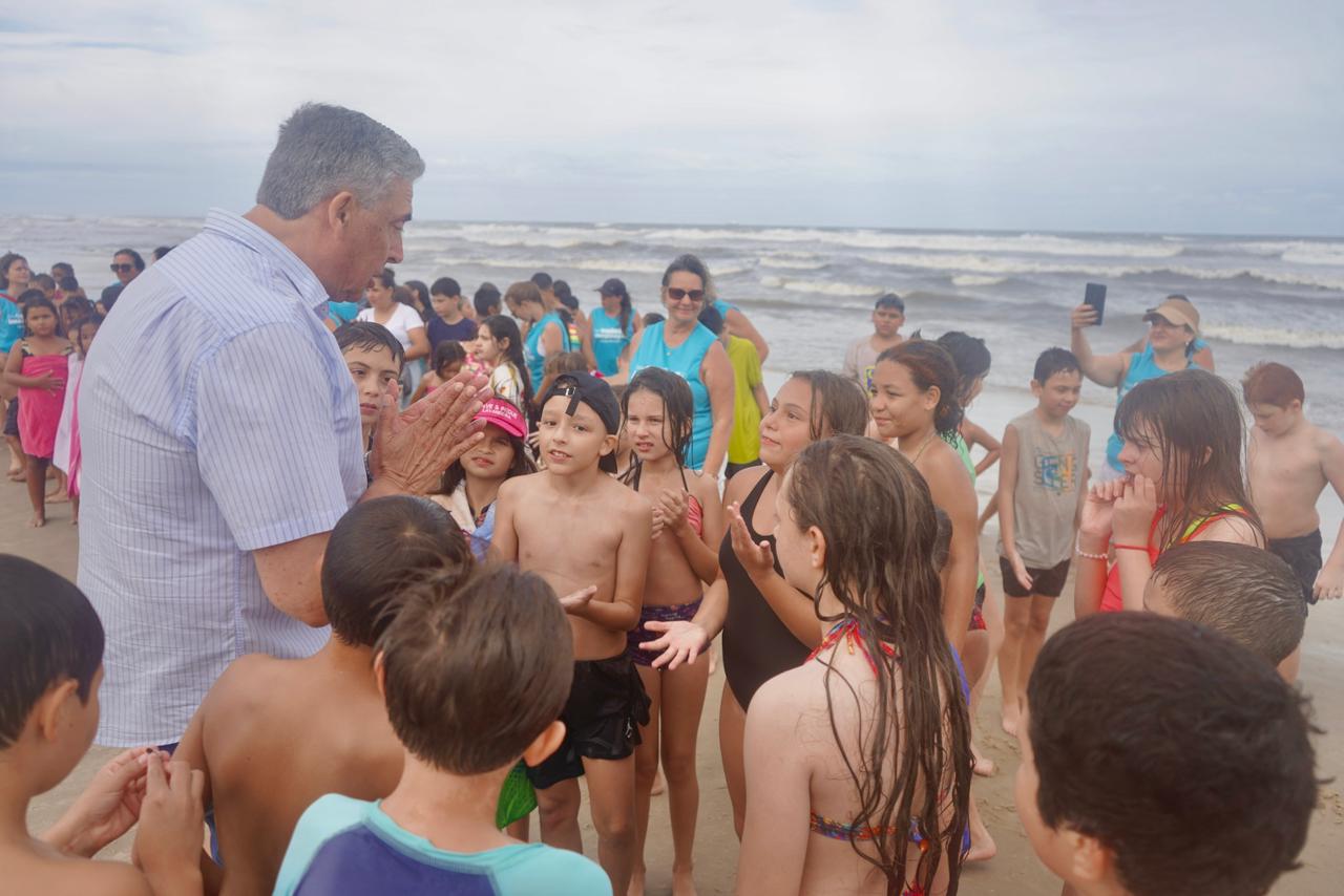 “Nas Ondas da Imaginação” leva estudantes ao litoral e proporciona aprendizado e novas experiências