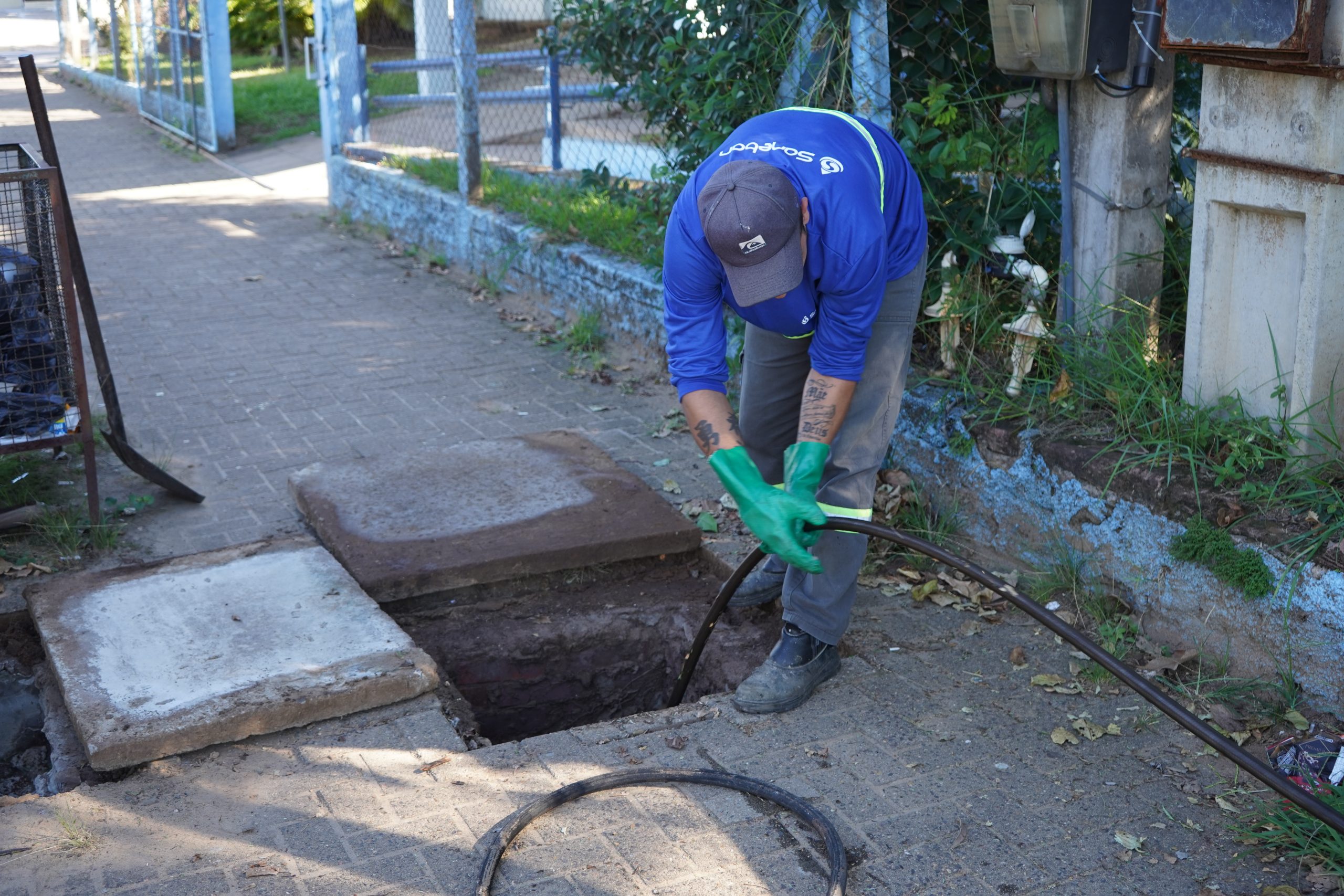 Prefeitura intensifica limpeza preventiva com uso de hidrojato para minimizar impactos das chuvas