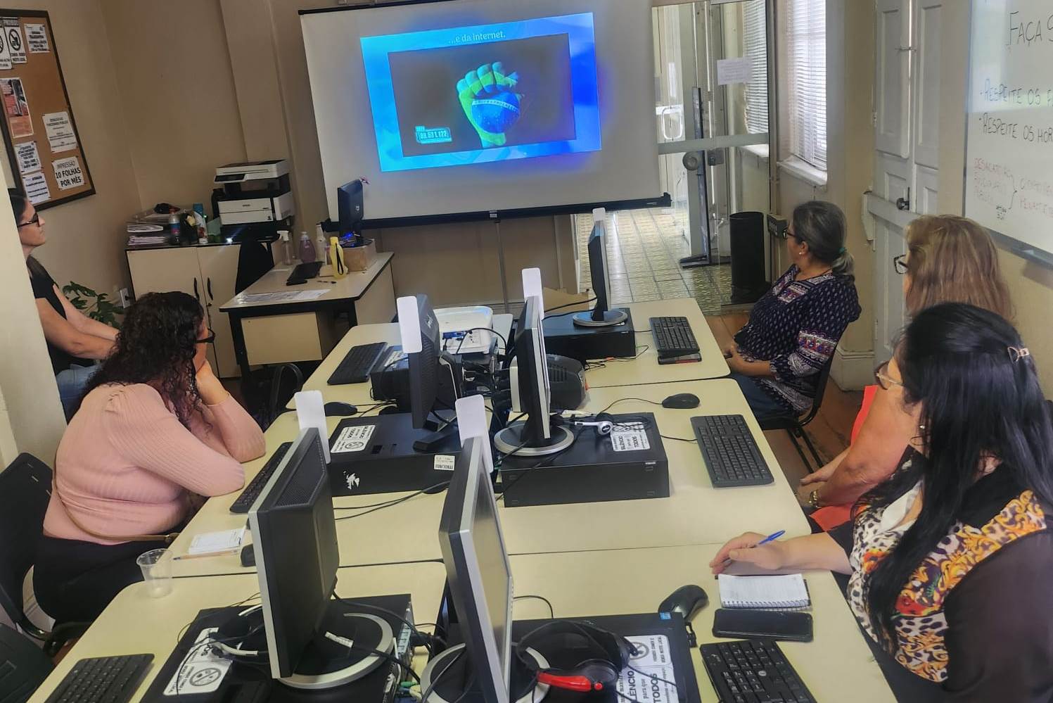Telecentro oferece curso gratuito de inclusão digital à comunidade