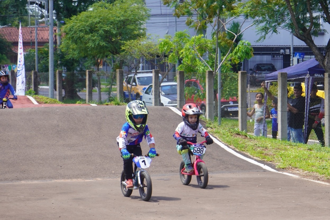 Escolinha de Bicicross com inscrições abertas para novos pilotos