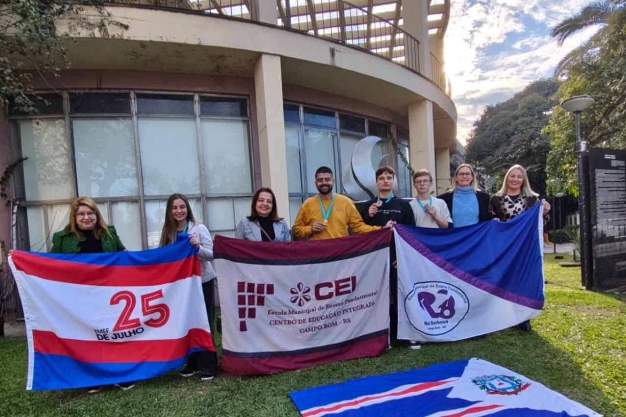 Alunos, professor e escola de Campo Bom recebem premiação na 20ª OBMEP do RS