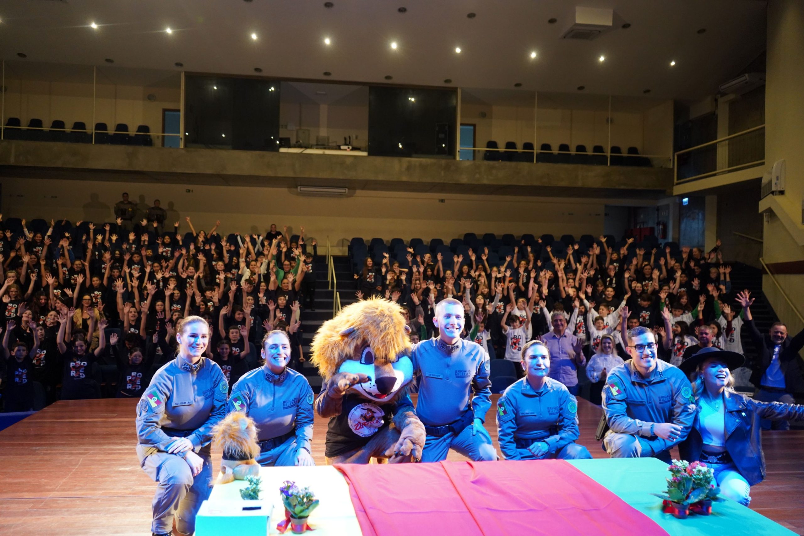 Cerca de 200 estudantes participam de mais uma formatura do Proerd