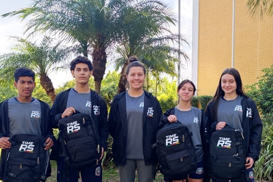 Alunos e professora da EMEF CEI defendem a Seleção Gaúcha de Wrestling nas finais dos JEBs